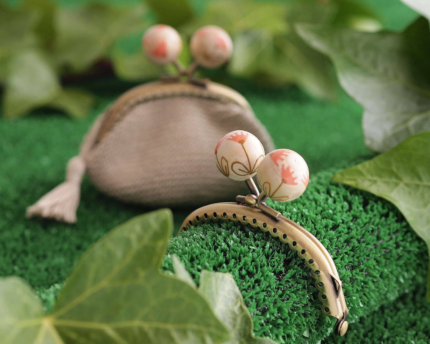 cierre de boquilla redonda para monedero pintada a mano