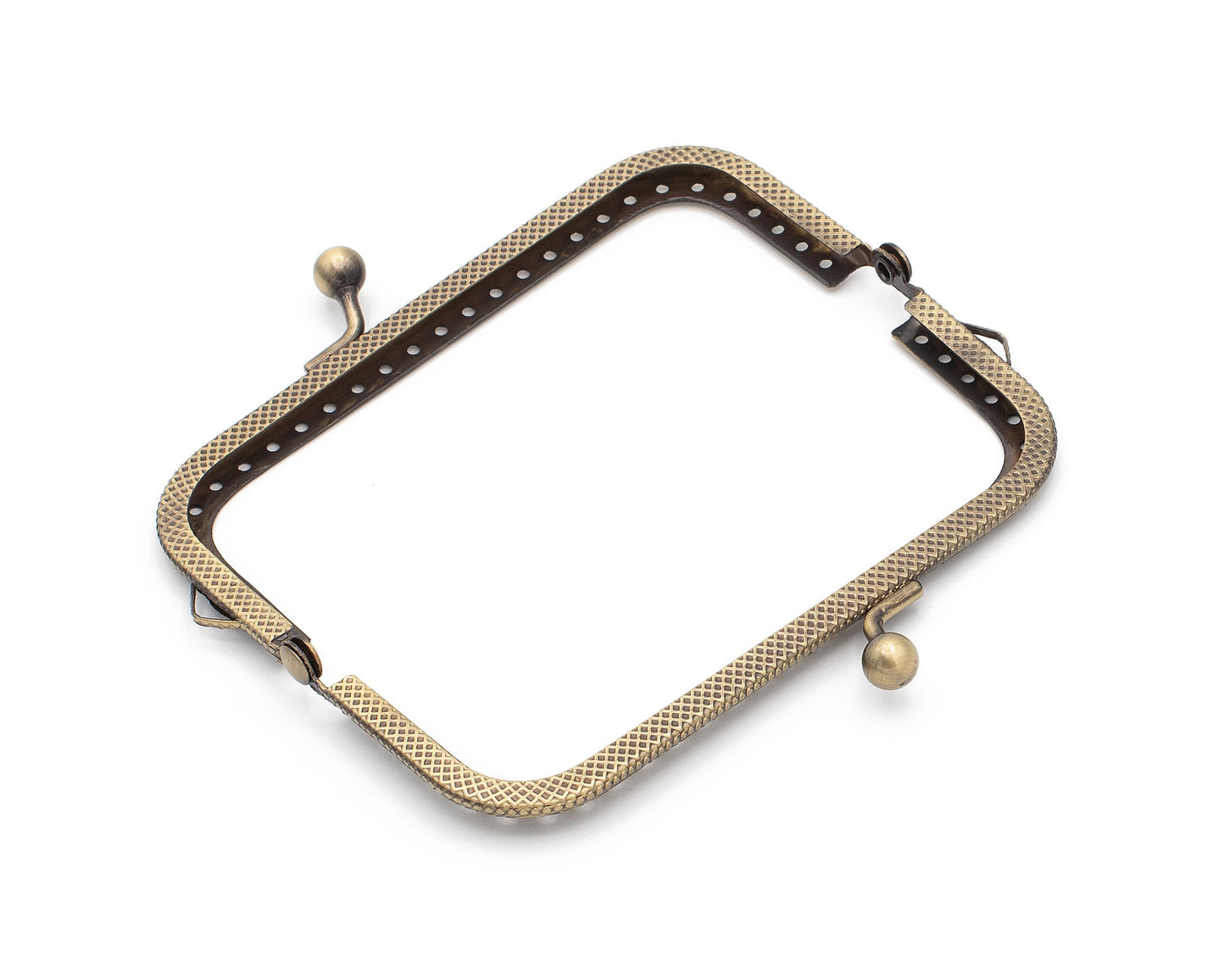 detalle de boquilla para monedero abierta hecha de metal