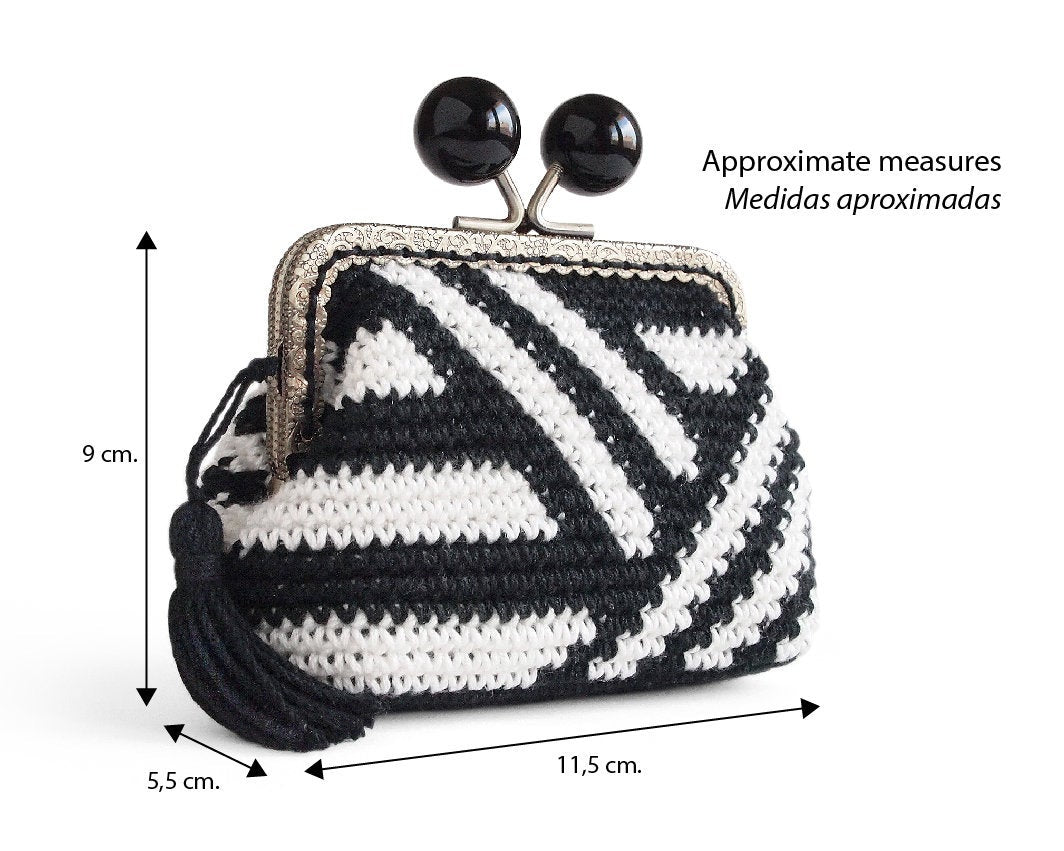 EBONY & IVORY purse pattern. Rectangular base, 10.5cm frame.