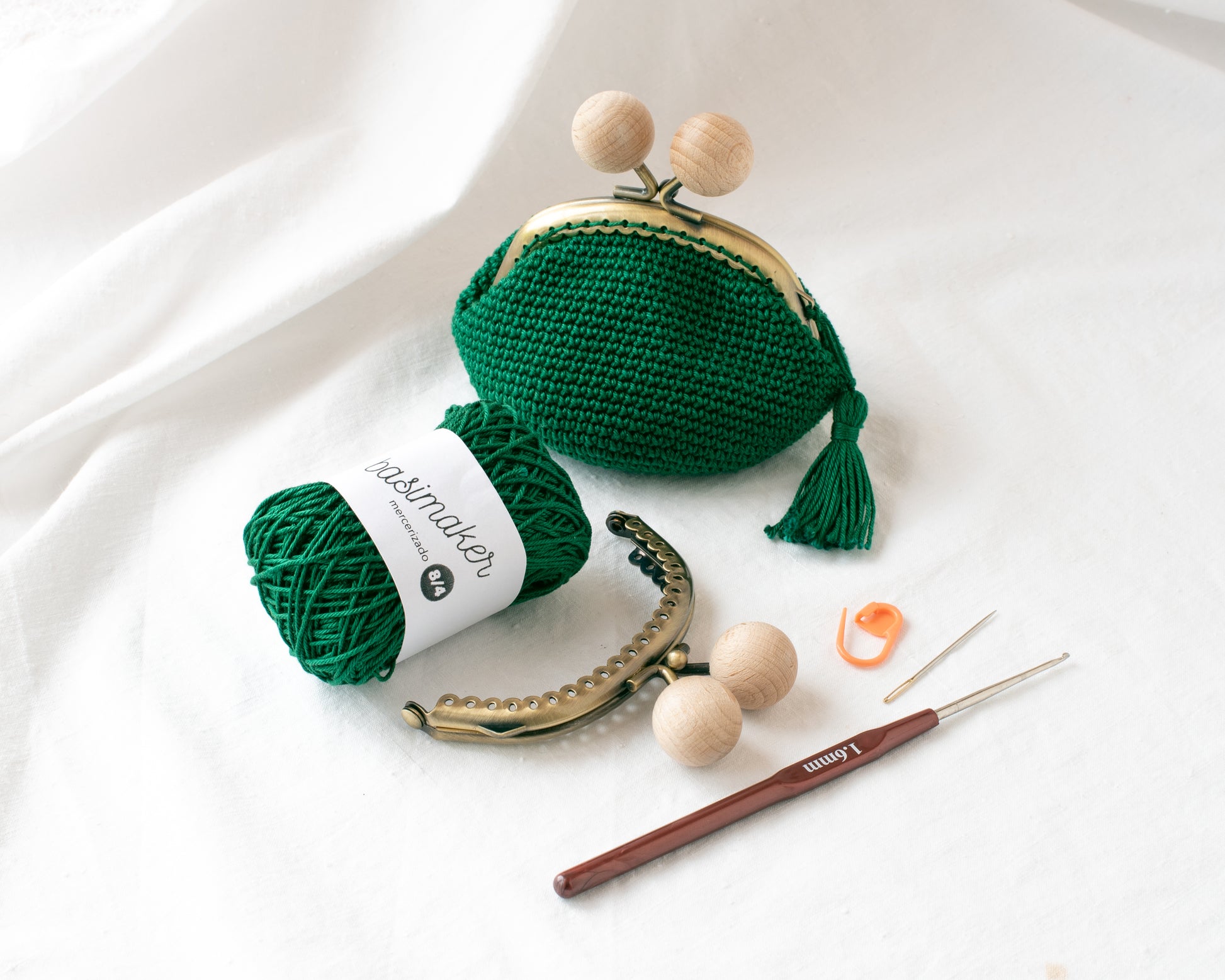 materiales para hacer el monedero verde oscuro de crochet con cierre de boquilla