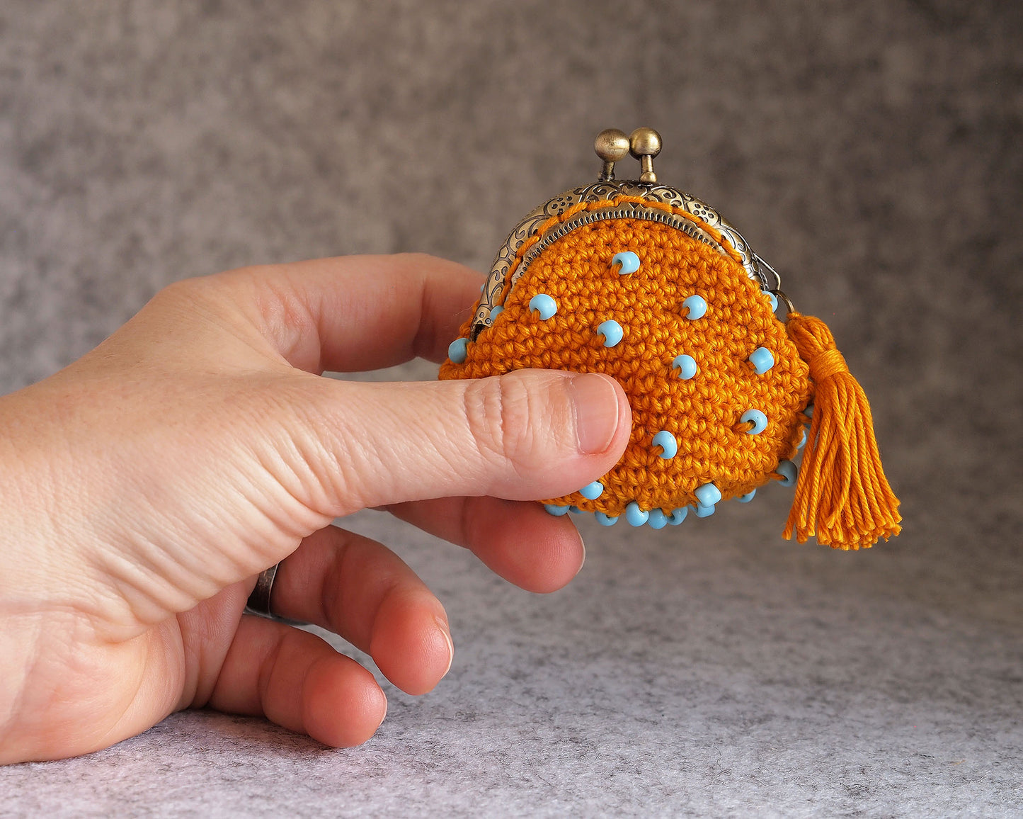Beaded TINY crochet purse pattern. 5 cm frame.