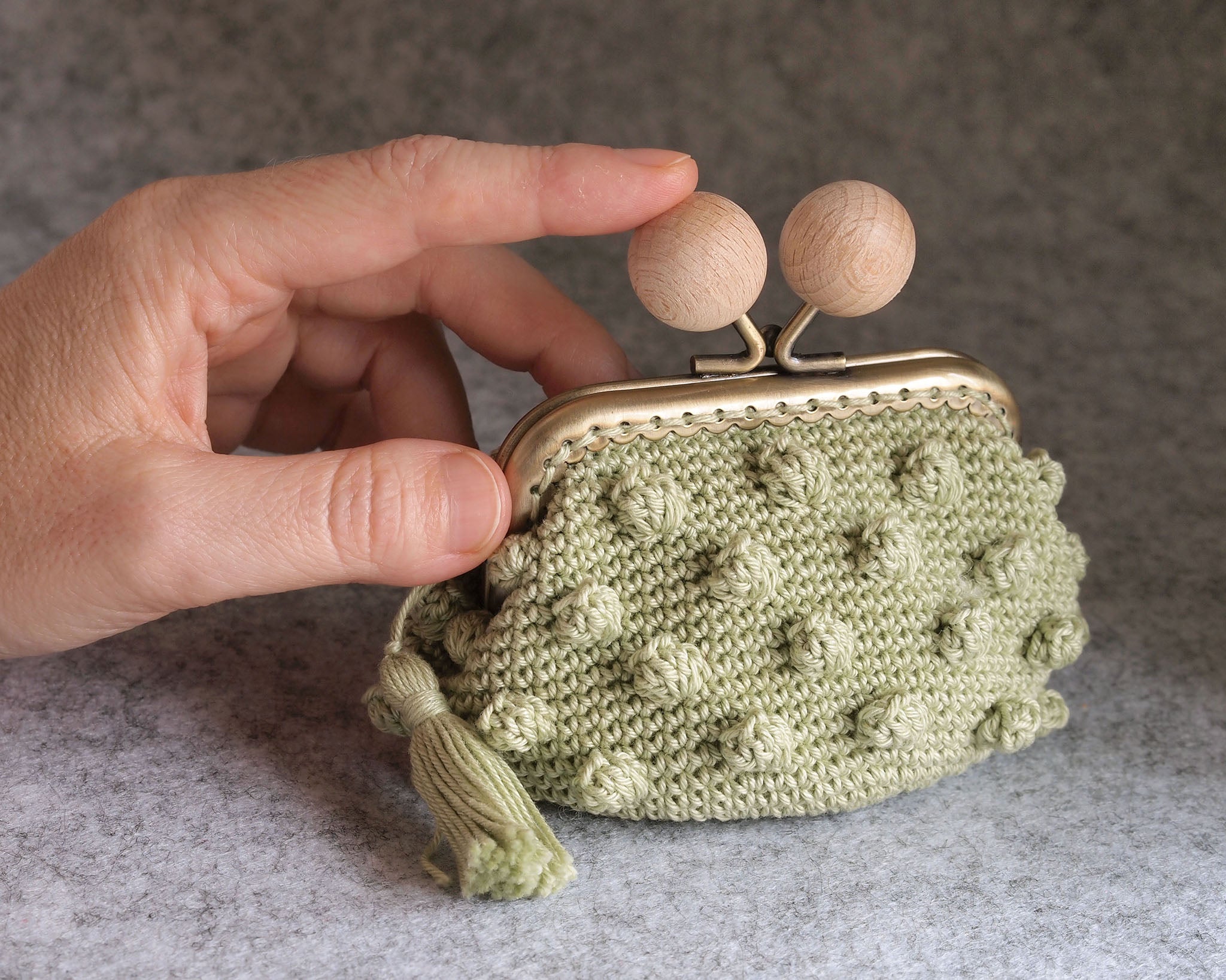 How to Crochet a Shell Coin Purse - YouTube