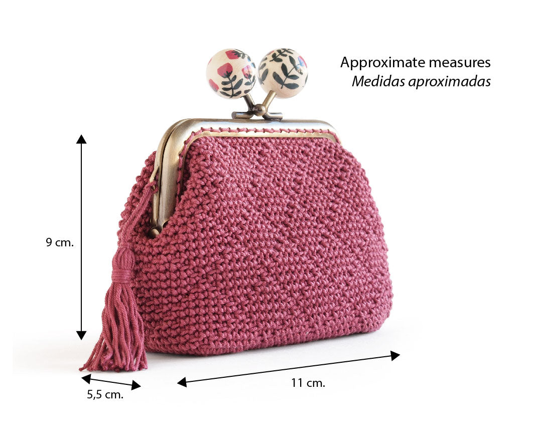Crochet purse pattern. Model LITTLE EMBOSSED DIAMONDS II. 10.5cm. frame. Lined.