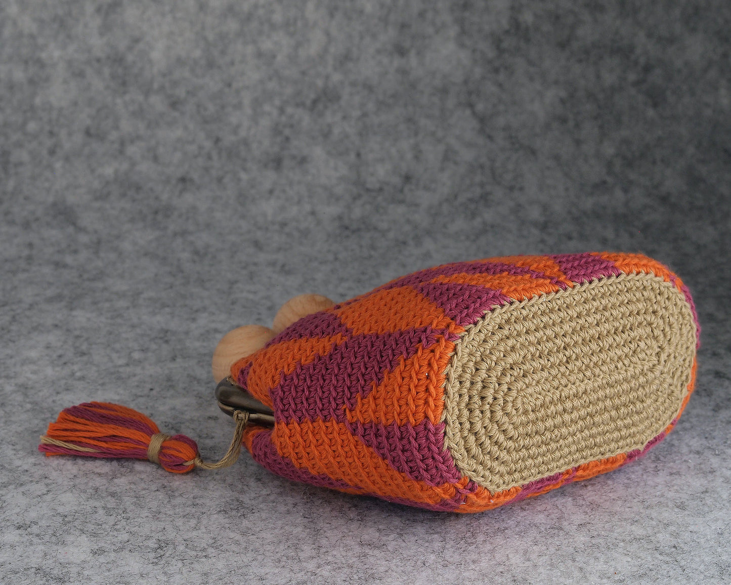Patrón monedero ESPIGA en tapestry crochet. Base ovalada, para boquilla 10.5cm.
