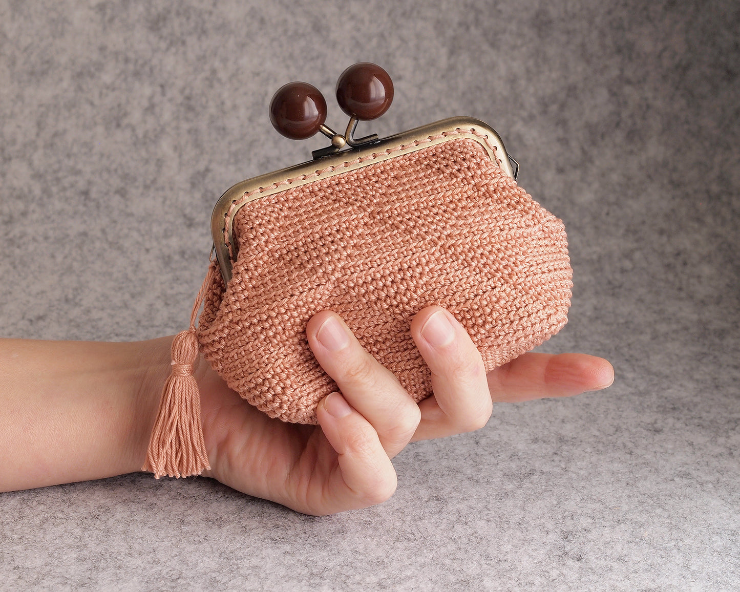 Crochet purse pattern. Model TRIANGLES. 10.5cm. frame. Lined.