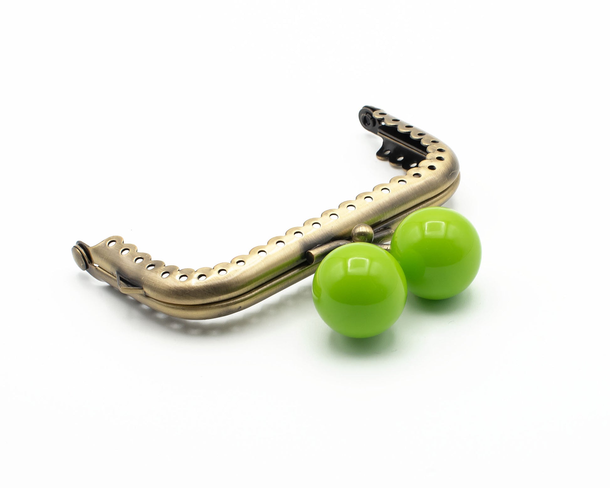 boquilla de metal cuadrada para monedero con bolas verdes