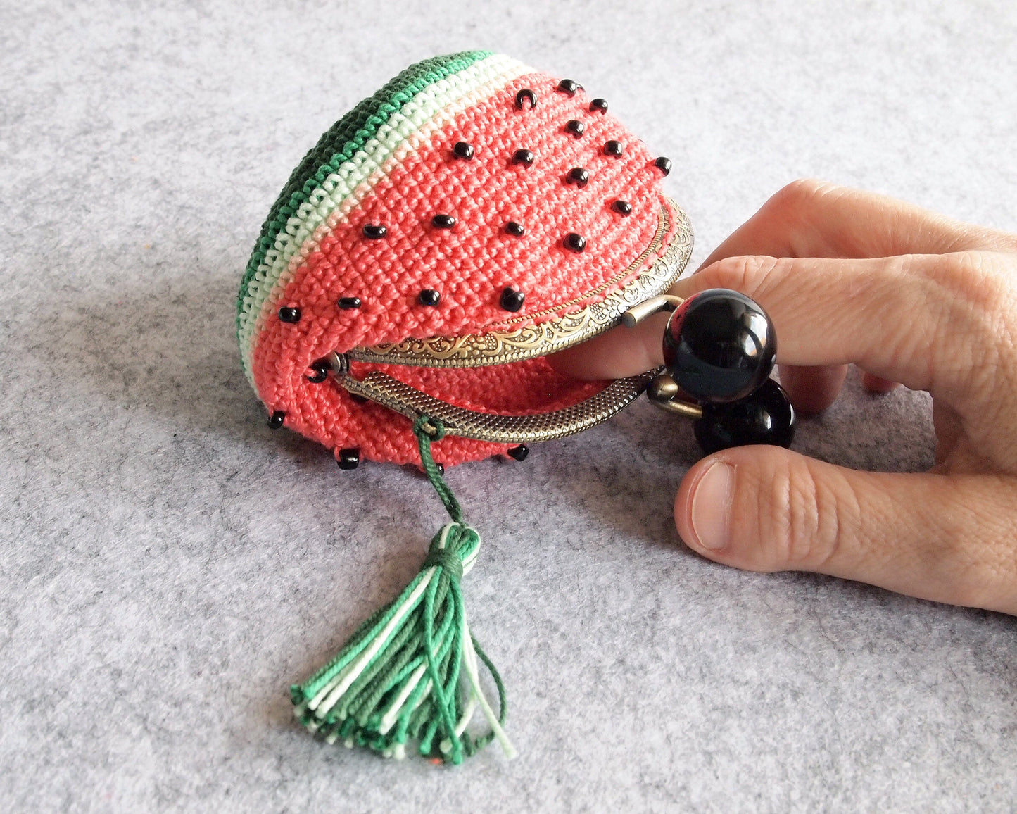 WATERMELON crochet coin purse pattern. Round base, 8.5cm frame.