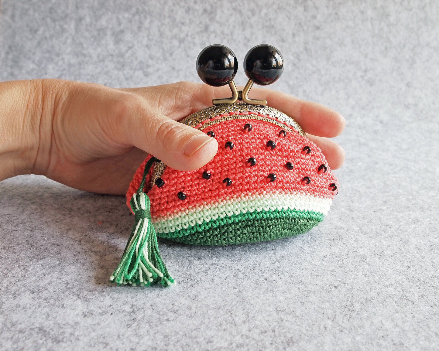 WATERMELON crochet coin purse pattern. Round base, 8.5cm frame.